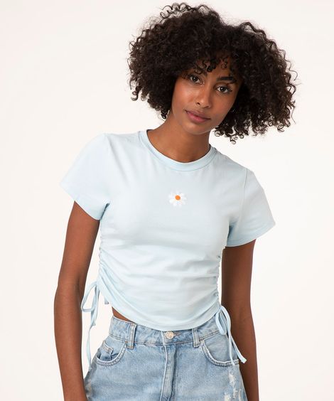 blusa cropped  manga curta com bordado e franzido azul claro