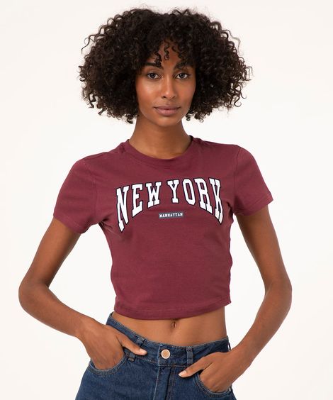 camiseta baby look manga curta college vinho