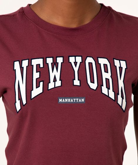 camiseta baby look manga curta college vinho