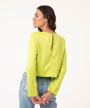 blusa cropped de cetim manga longa com ombreira verde