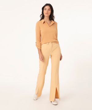 Calça Alfaiataria Flare com Fenda Cintura Alta Bege