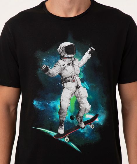 Camiseta de Algodão Astronauta Skatista Manga Curta Gola Careca Preta