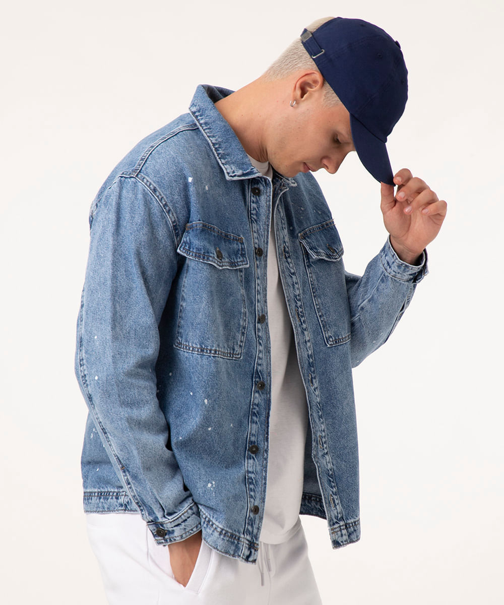 Camisa Overshirt Jeans com Bolsos e Respingos Manga Longa Azul Claro Menor preço em Camisa Overshirt Jeans com Bolsos e Respingos Manga Longa Azul Claro