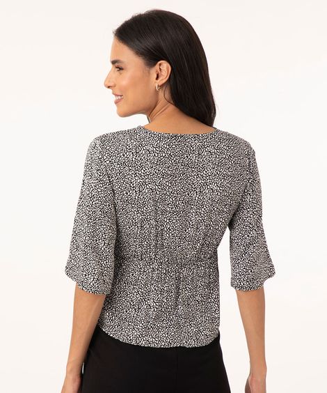 Blusa de Viscose Estampada com Amarração Manga Curta Ampla Decote V Preta