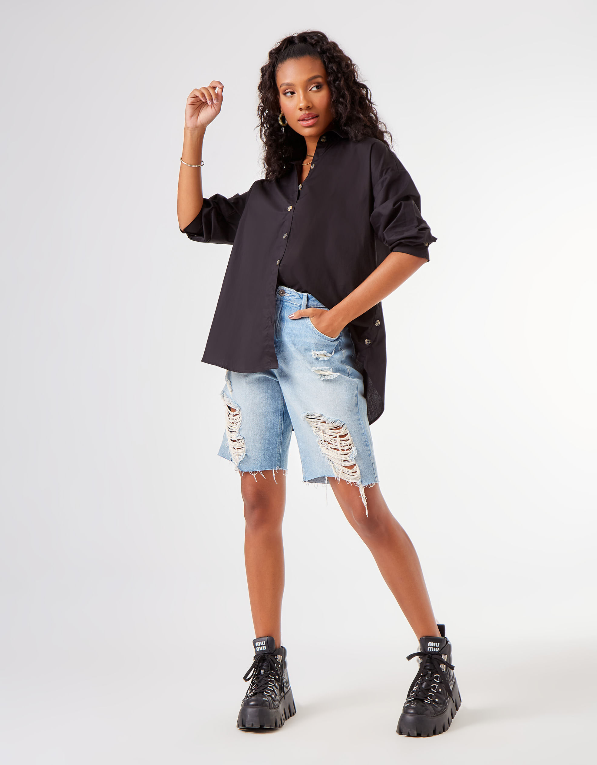 Camisa Tricoline Oversized Zinzane Preta Menor preço em Camisa Tricoline Oversized Zinzane Preta