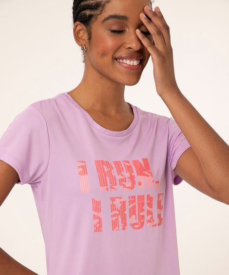 Blusa Feminina Esportiva "I Run I Rule" Camuflada Manga Curta Decote Redondo Lilás