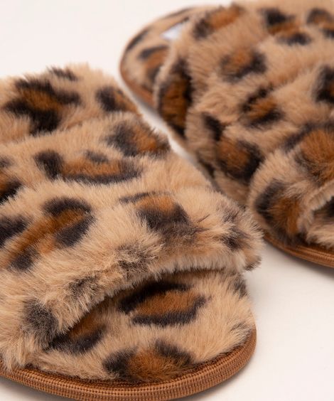 pantufa de pelúcia tira canelada animal print marrom