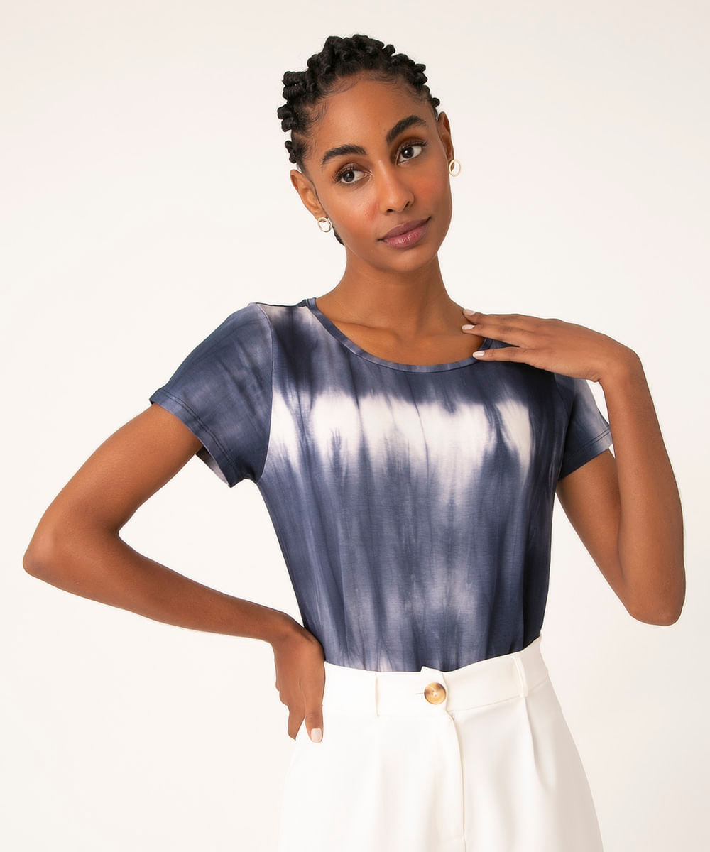 Blusa Feminina Estampada Tie Dye Manga Curta Decote Redondo Azul Escuro