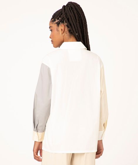 camisa manga longa com recortes e bolso multicor