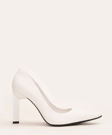scarpin bico fino salto triângulo oneself branco