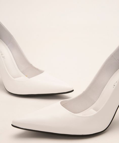 scarpin bico fino salto triângulo oneself branco