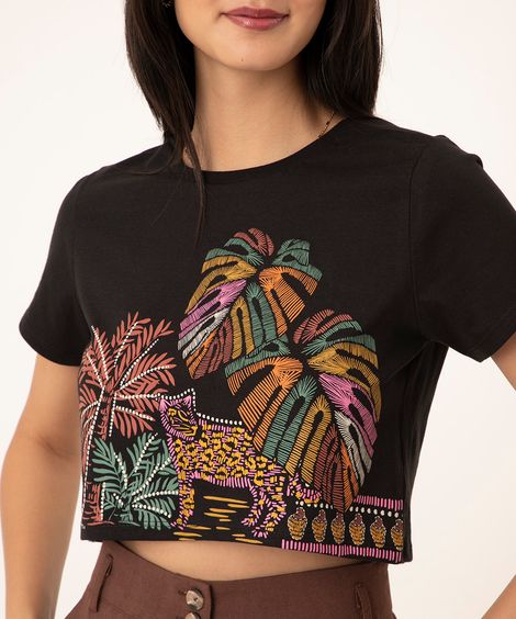 camiseta cropped manga curta onça folhagem preta