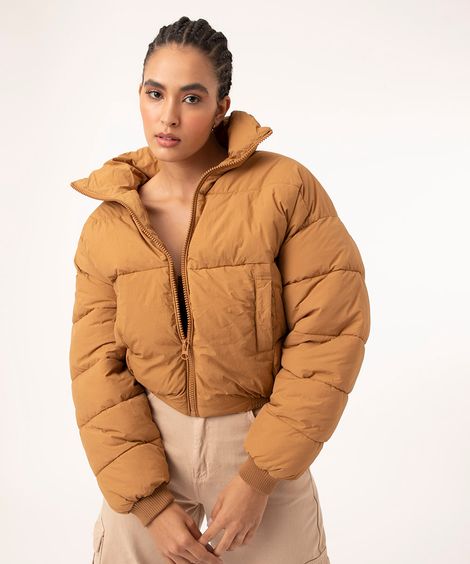 jaqueta puffer cropped de nylon com bolsos bege