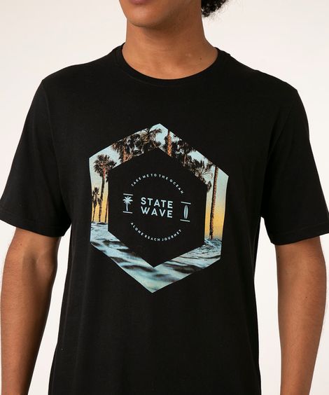camiseta de algodão estampa localizada geométrica preta