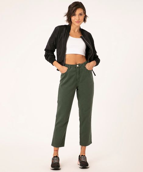 calça de sarja mom cropped com elástico verde escuro
