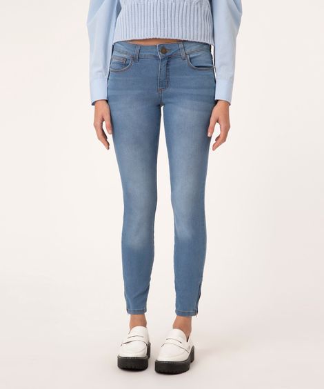 calça jeans super skinny barra com zíper azul médio