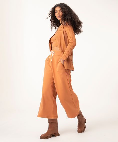 calça de moletom pantacourt com cordão caramelo