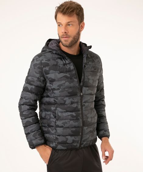 jaqueta puffer com capuz camuflada esportiva preto