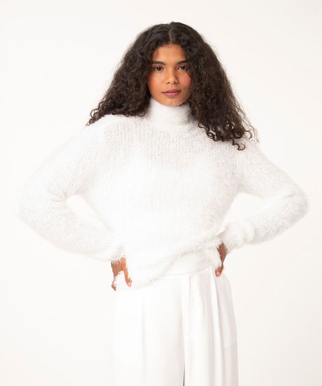 suéter de tricô gola alta com pelinhos off white