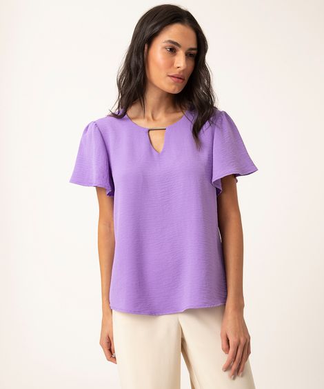 blusa manga curta decote detalhado lilás