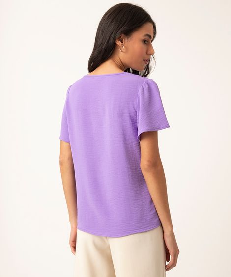 blusa manga curta decote detalhado lilás