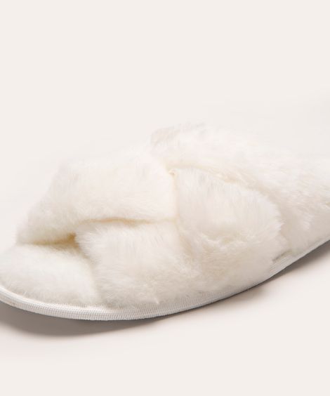 pantufa chinelo pelúcia faixas cruzadas branco