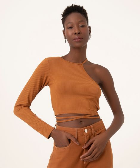 blusa cropped assimétrica com amarração caramelo