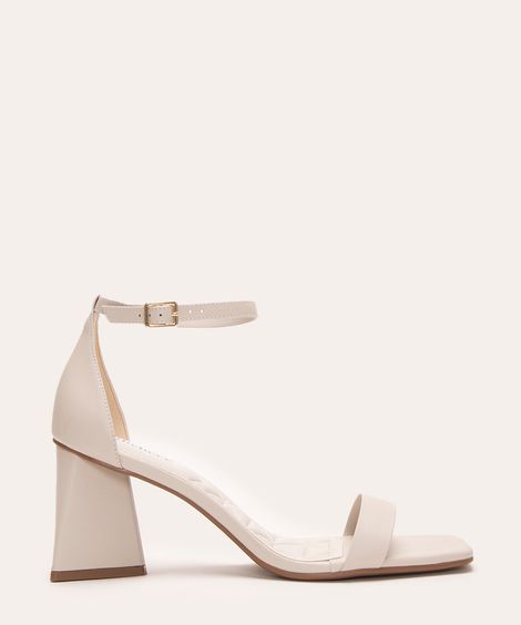 sandália salto geométrico baixo off white