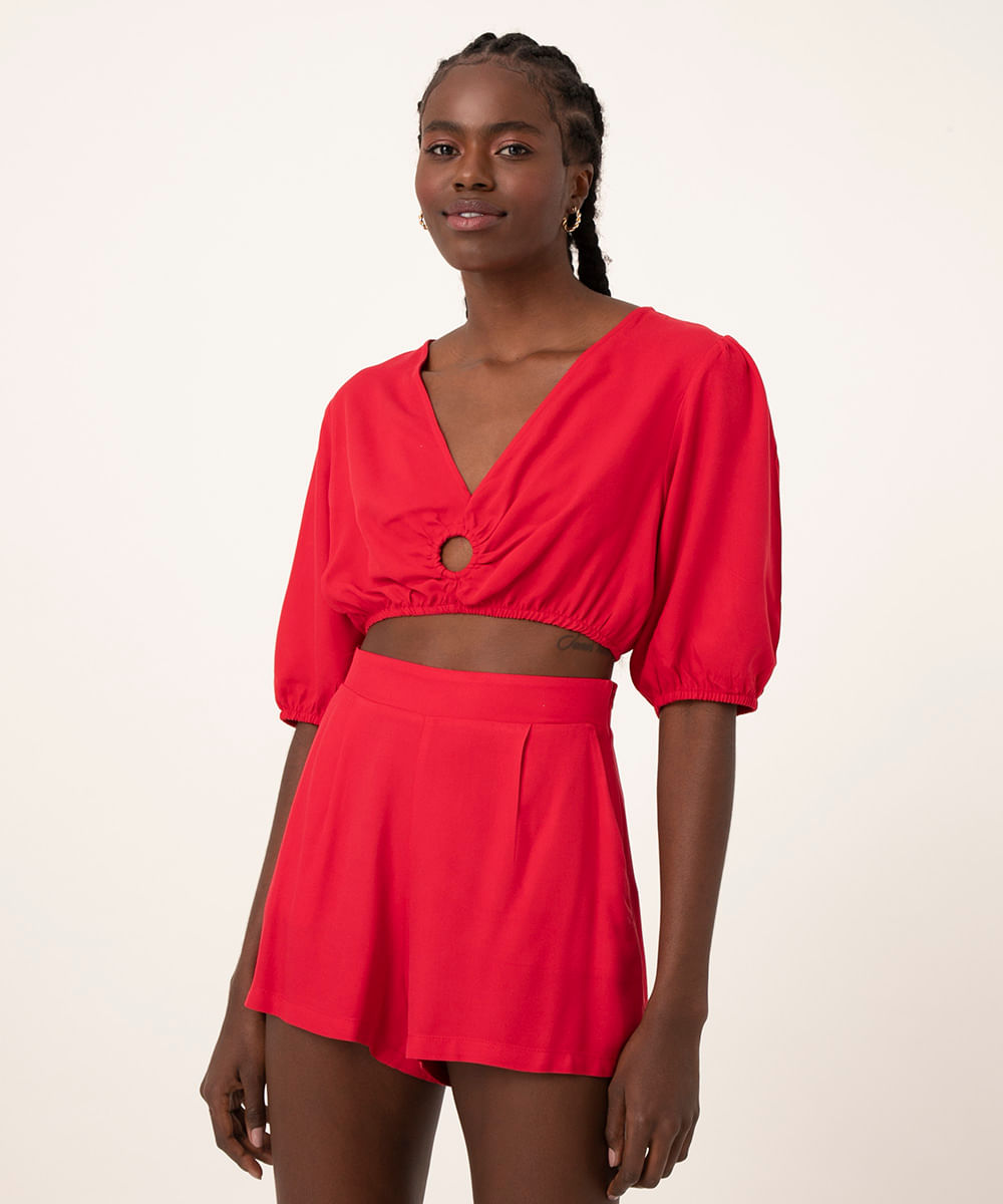 Short vermelho de alfaiataria, da Renner
