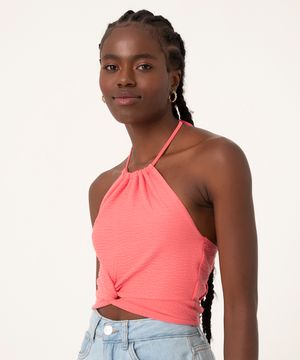 blusa cropped texturizada halter neck com torcido rosa