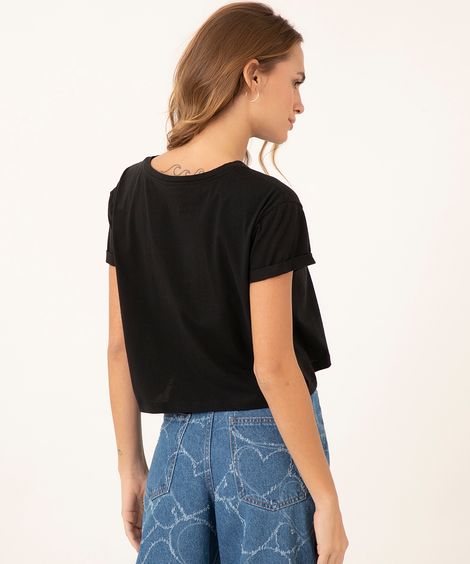 Blusa Feminina Básica Cropped com Bolso Manga Curta Decote Redondo Preta