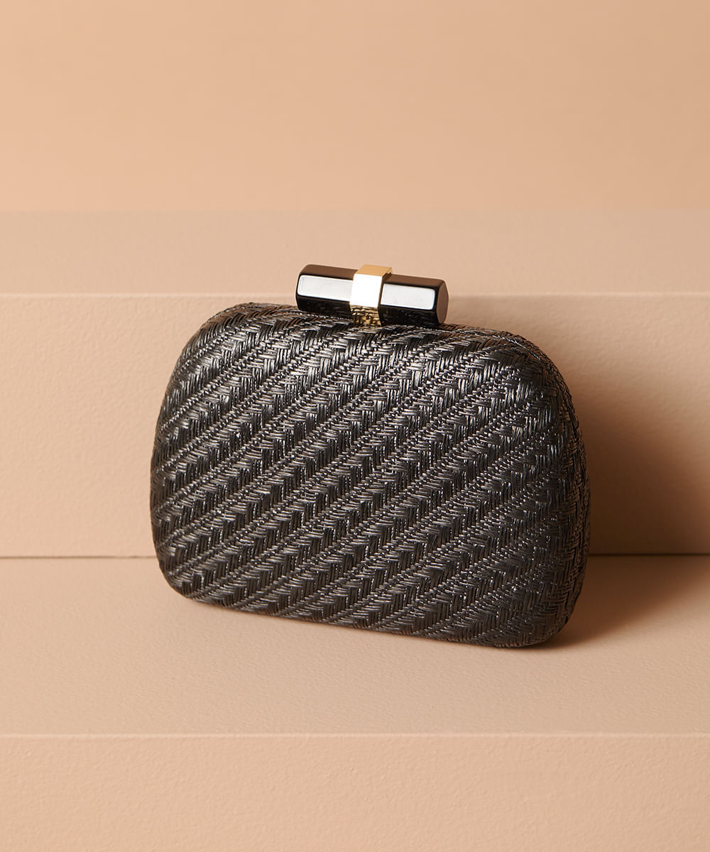 <em>Clutch</em> preta, da C&A
