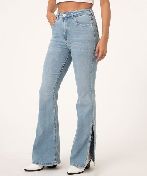 calça jeans flare cintura super alta com fenda azul claro
