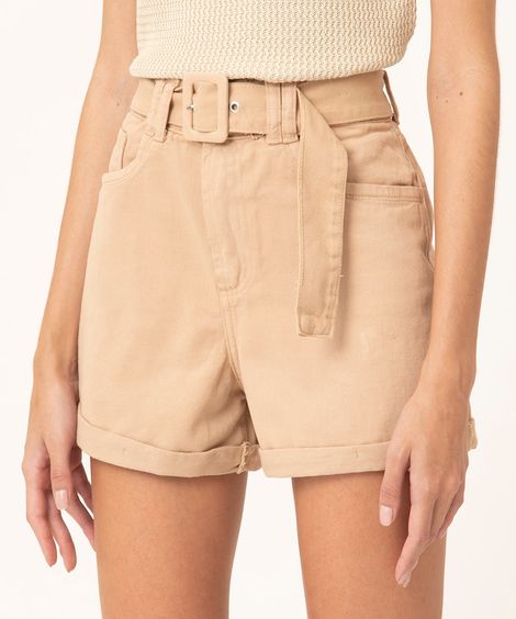 short jeans mom cintura super alta com cinto kaki