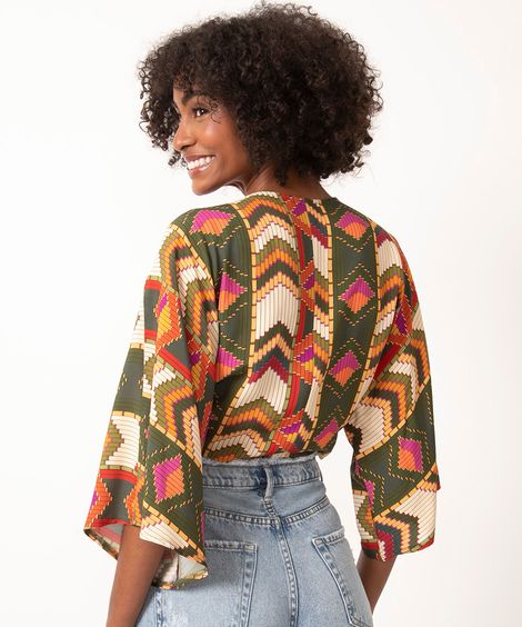 blusa cropped de viscose amarração geométrica multicor