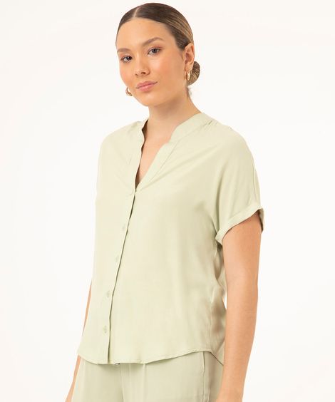 camisa de viscose manga curta gola padre barra alongada verde
