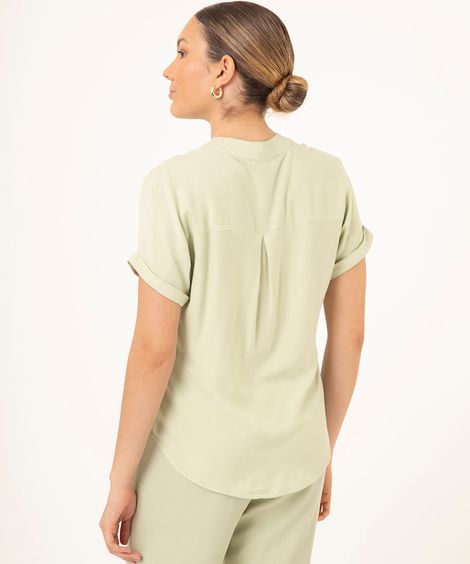camisa de viscose manga curta gola padre barra alongada verde