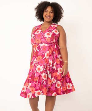 vestido midi transpassado plus size com amarração decote v estampa floral rosa