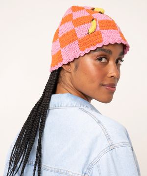 chapéu bucket de crochê bananas la pomponera rosa