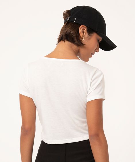 Blusa Feminina Manga Curta Cropped Básica Canelada com Botões Decote Redondo Off White