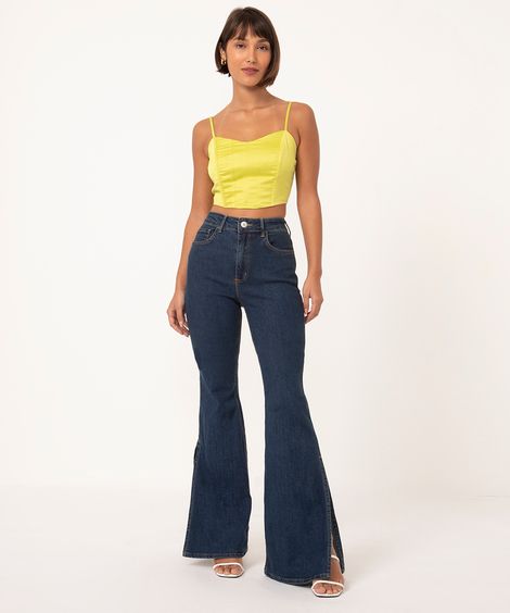 calça jeans flare cintura super alta com fenda azul escuro
