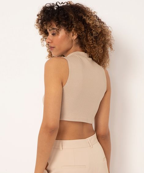 blusa cropped gola alta bege claro