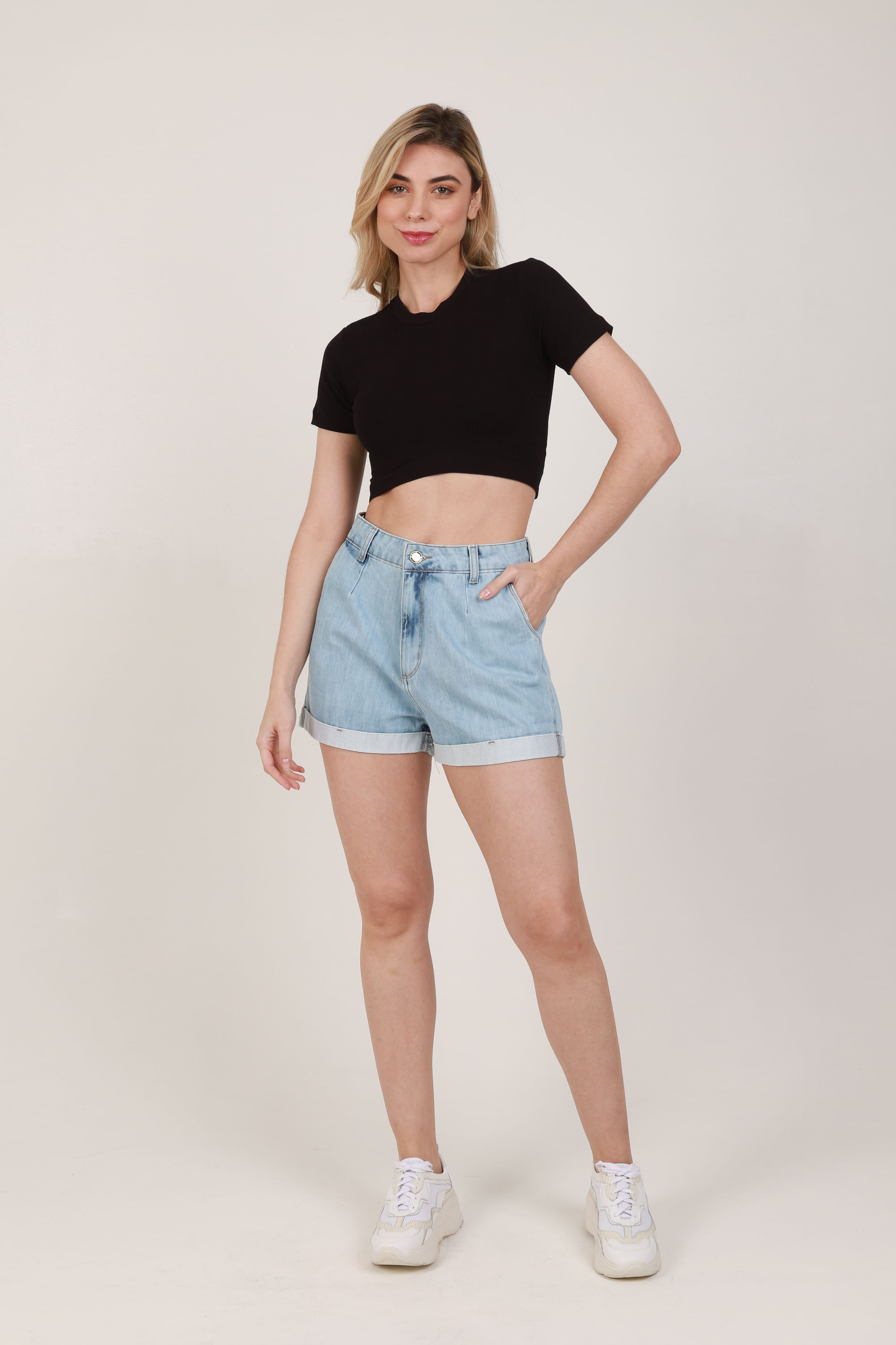 short jeans feminino mom cintura super alta com bolsos e elástico azul  médio - C&A