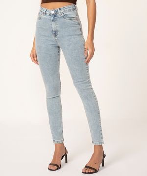 calça jeans skinny cintura super alta azul claro marmorizado
