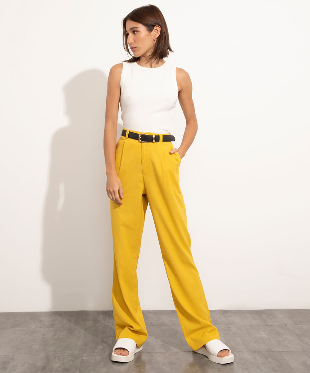 Calça de alfaiataria amarela, da C&A
