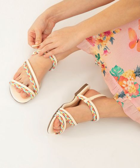 sandália infantil tiras coloridas trançadas off white