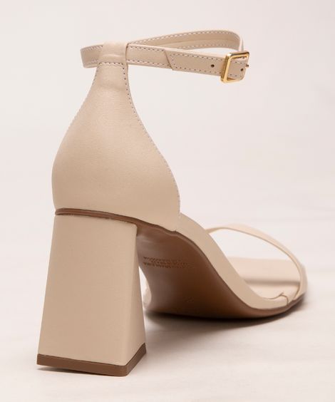 sandália salto geométrico baixo off white