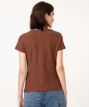 blusa de flamê básica manga curta decote redondo marrom