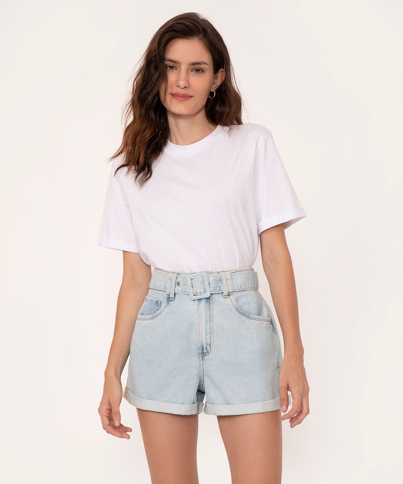 short jeans mom cintura super alta com cinto azul claro - C&A