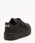 detalhes do tenis preto com velcro infantil